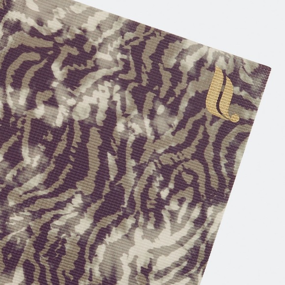 Fabletics - The Essential Yoga Mat: Smokey Runyon - Picture 5 of 5